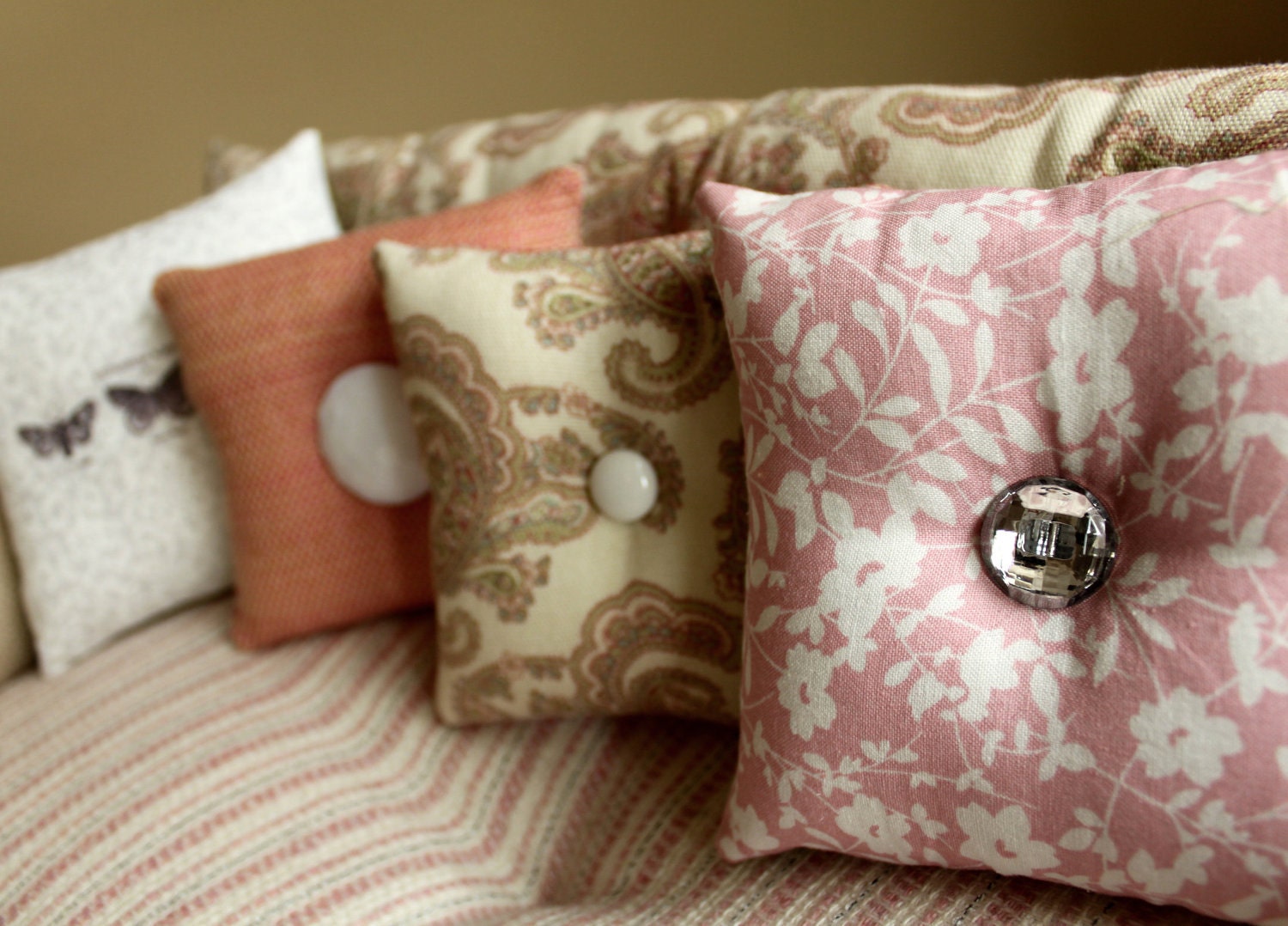 Green and Pink Dog Bed, Cat bed, Isabel Luxury Pet Lounger