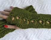 Fingerless Gloves in Green 338