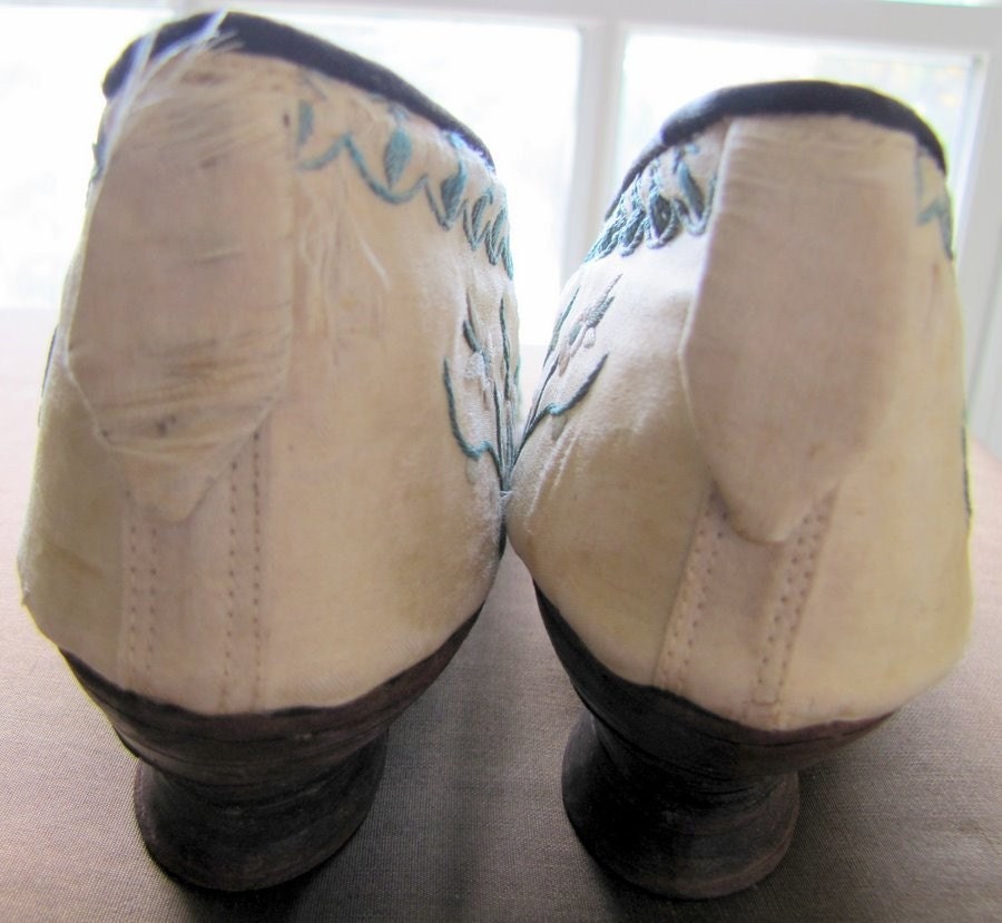 DAINTY DANCING SHOES ANTIQUE CHINOISERIE EMBROIDERED SILK