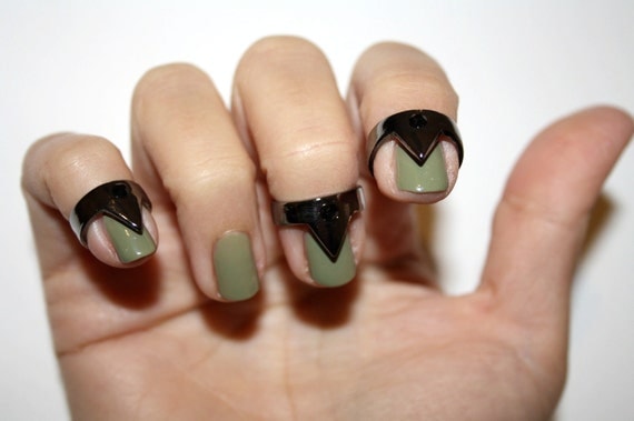 nail triangle rings