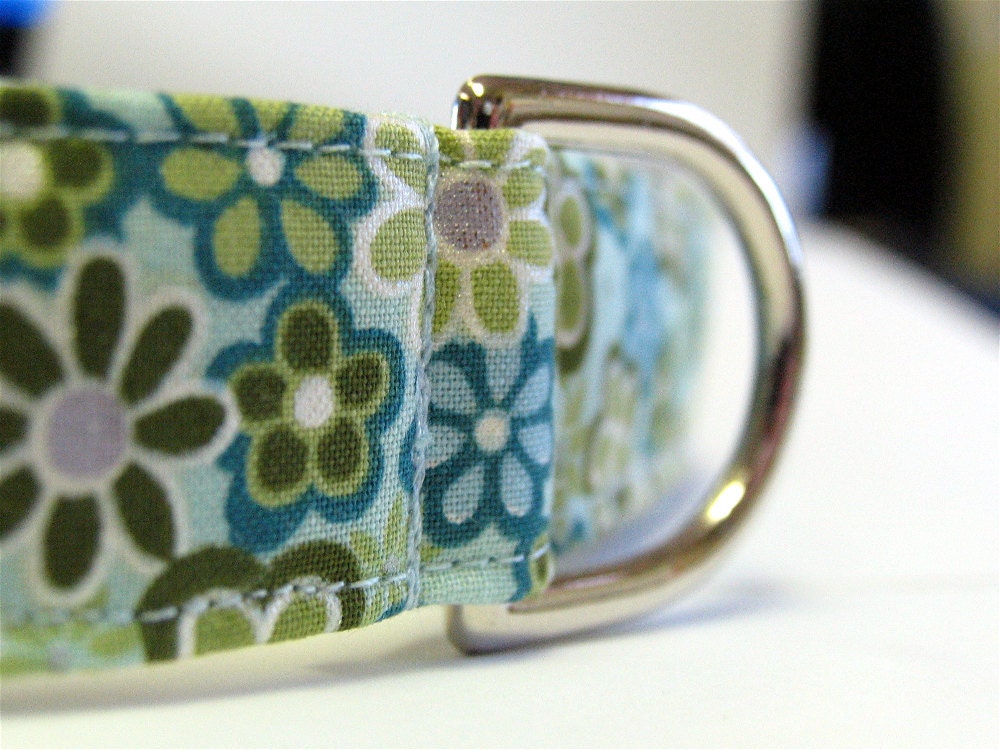 Tiny Green and Blue Flowers Collar 