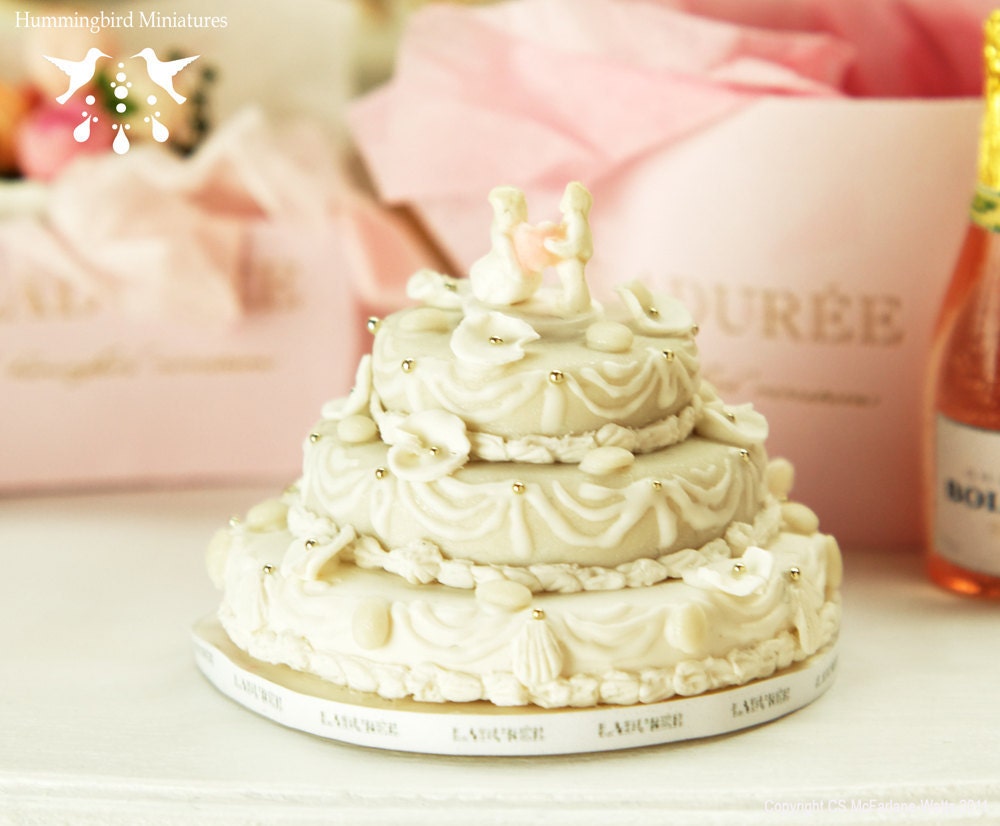 Ivory Wedding Cake 1/12 scale dollhouse miniature