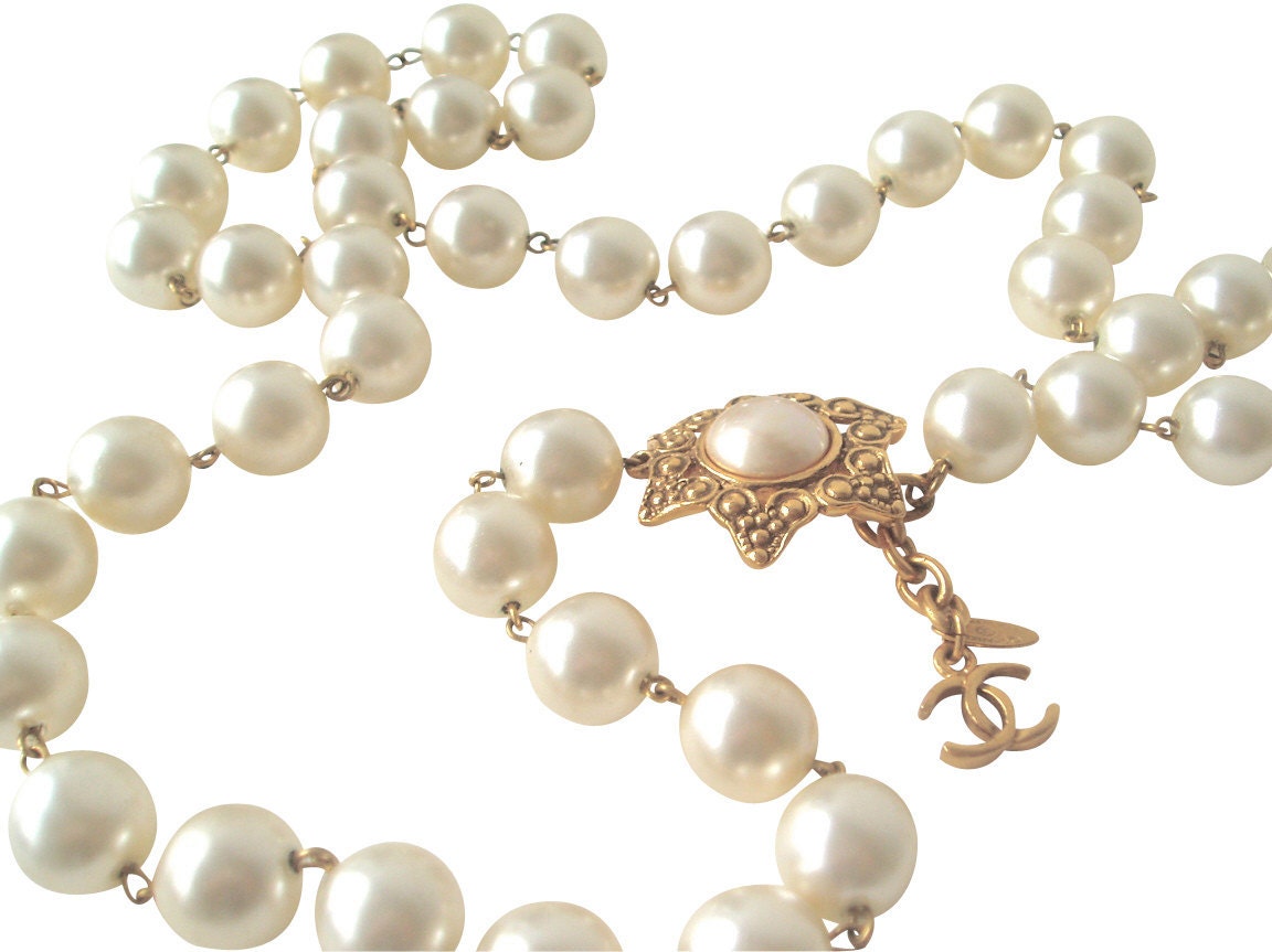 CHANEL Gorgeous Faux Pearl Sautoir in Original Box