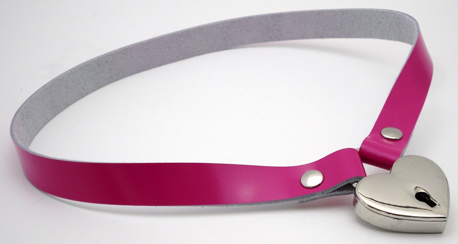 Simple Patent Leather Submissive Collar with Locking Heart - Free US Shipping