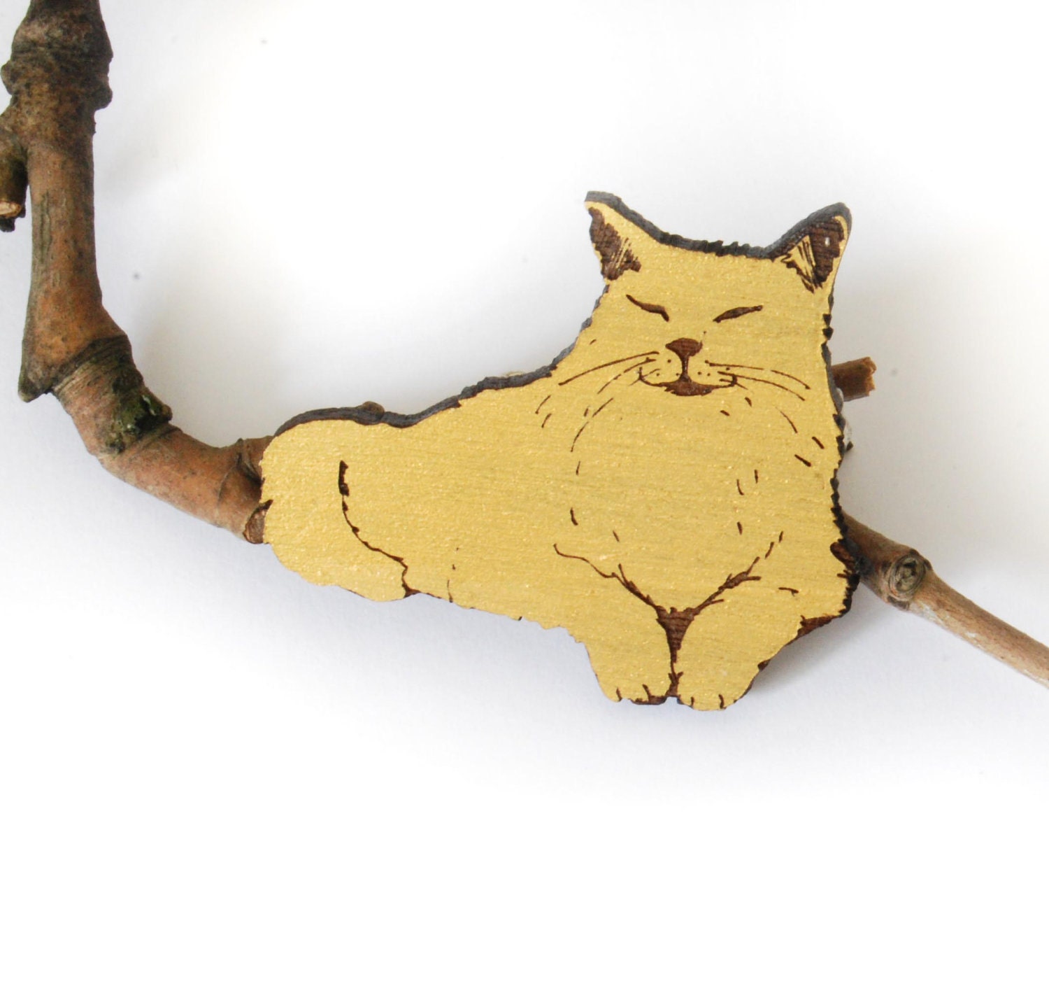 BUFFON- the cat /walnut brooch/