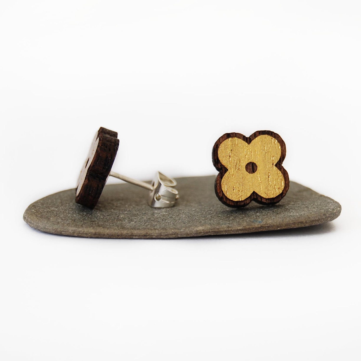 MEDI - walnut studs