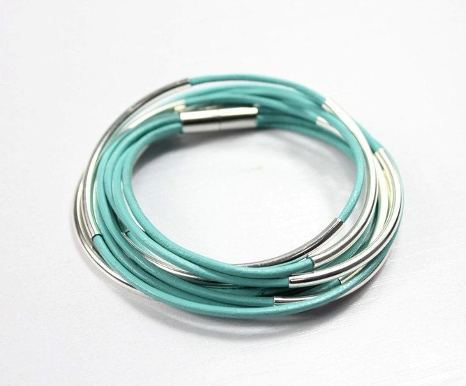 Turquoise leather silver bracelet with magnetic clasp z475