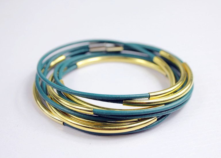 Teal leather bracelet threaded gold tube and magnetic clasp z440