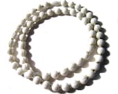 White Bead Necklace White bead Gold bead 60s Stylin