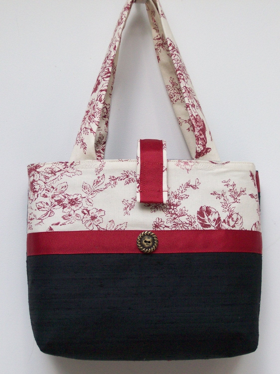 BEAUTIFUL Red Toile Bag