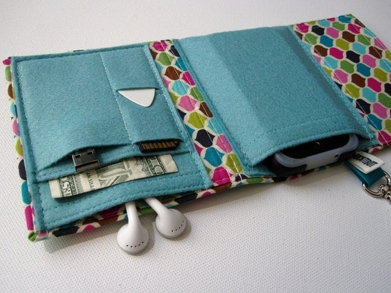 Nerd Herder gadget wallet in Meringue Kisses for iPod, Android, iPhone, MP3, digital camera, smartphone, guitar picks