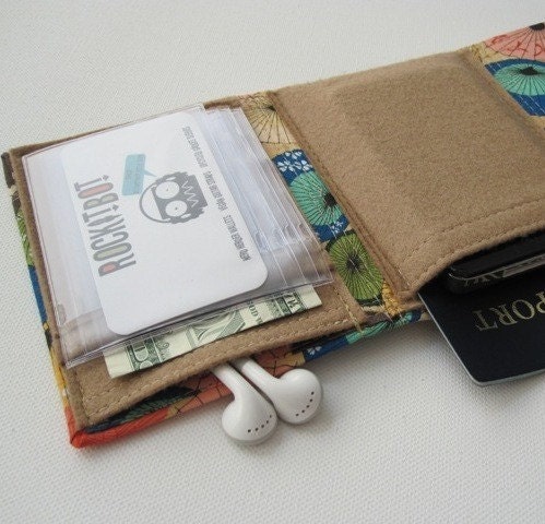 Nerd Herder gadget wallet in Meringue Kisses for iPod, Droid, iPhone, MP3, digital camera, smartphone, guitar picks