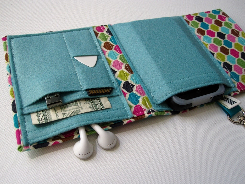 Nerd Herder gadget wallet in Meringue Kisses for iPod, Droid, iPhone, MP3, digital camera, smartphone, guitar picks