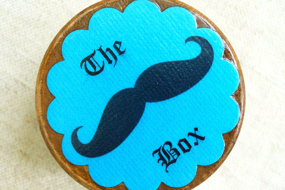 Box Mustache
