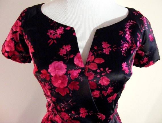 Hold for CINDY CHRISTIAN DIOR Couture 1950's vintage dress. Black Silk, Fuschia Pink Velvet Floral Print. Boned, Nipped Waist.