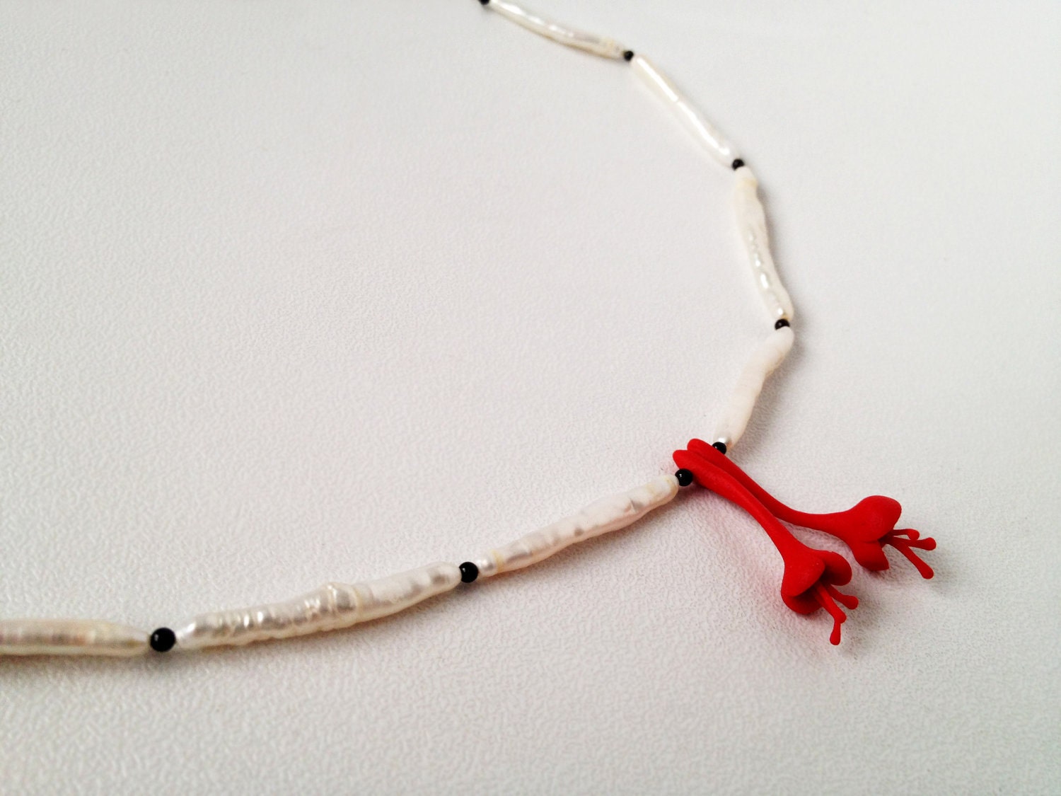 nO.181 'red long flowers between stick pearls' necklace