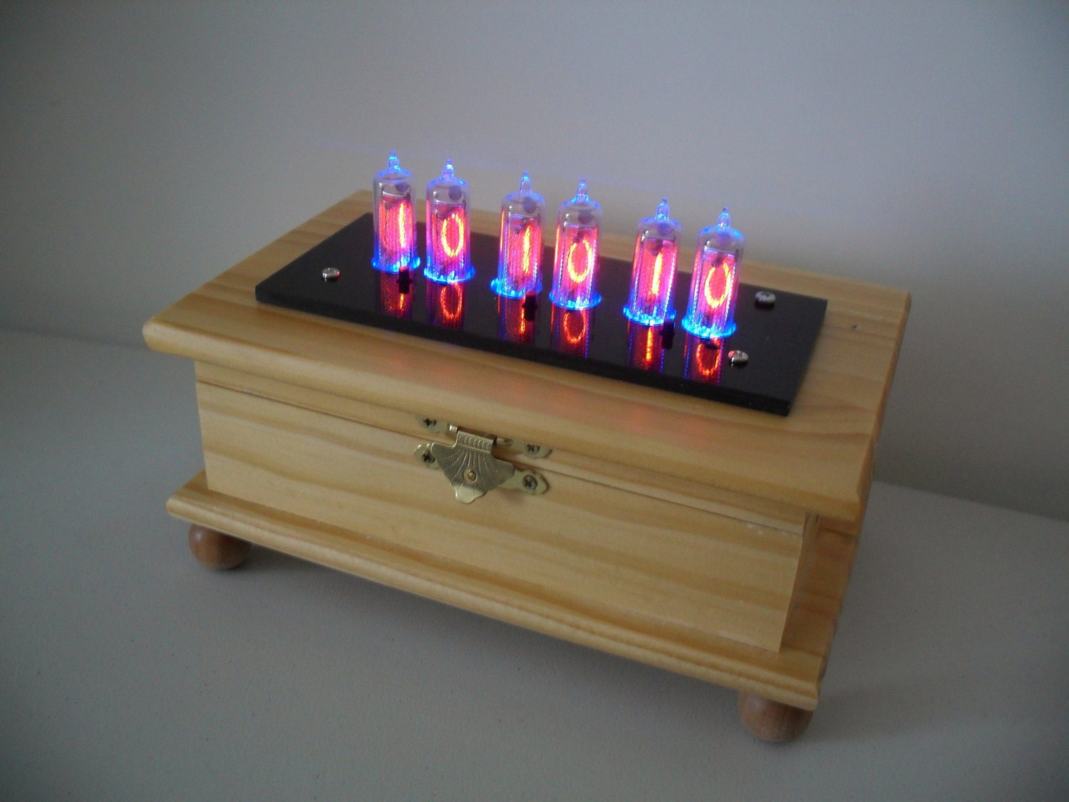 Six Digit Nixie Tube Clock The "Pinecrest"