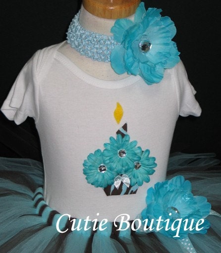 CUPCAKE Birthday Set With TUTU And 3D CUPCAKE Shirt -- All Sizes 6 9 12 18 24 Months 2T 3T 4T ---Birthday, Photo, Holidays, Dress Up