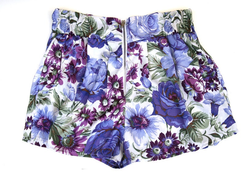 White and purple florl print Women shorts with front zipper