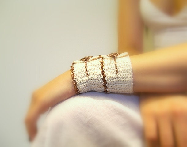 Women's Crochet Cuff Bracelet, Ivory, Cotton Crochet Yarn, Toggle Clasp, Copper, Chain