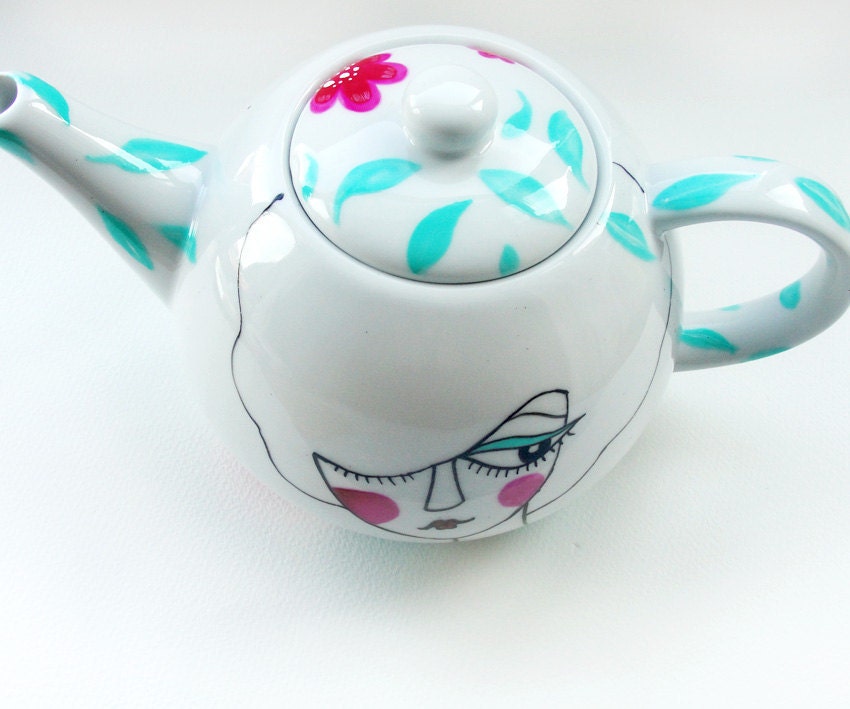 LA VIE en rose- Handpainted and original illustrated teapot
