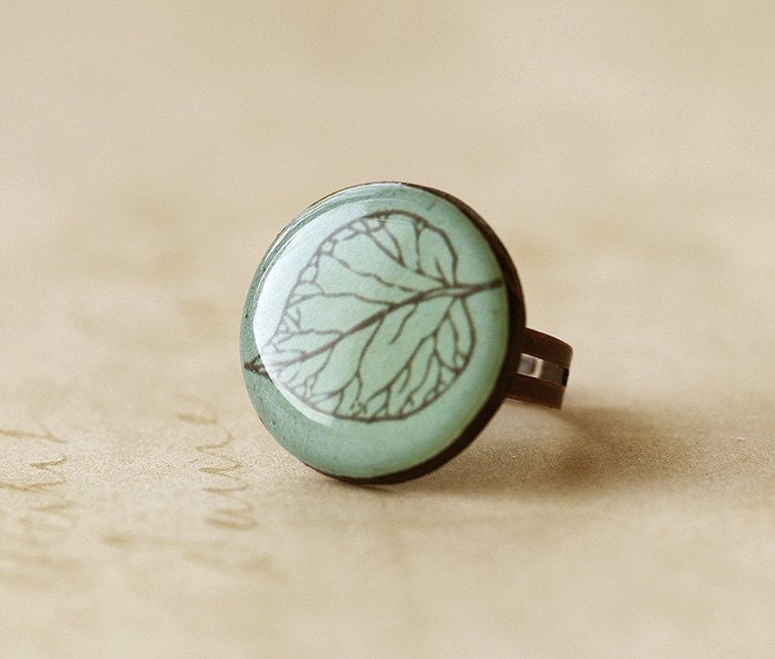 FREE WORLDWIDE SHIPPING - Frosted Leaf Clay Ring