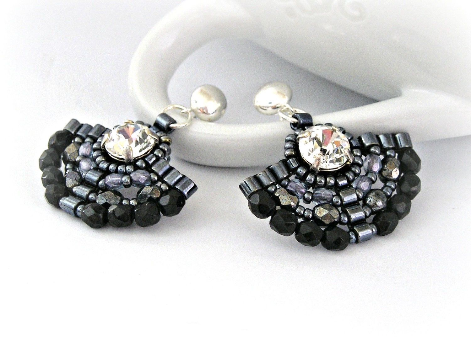 Beadweaving fan shape earrings in black and gunmetal - Sterling silver earwires