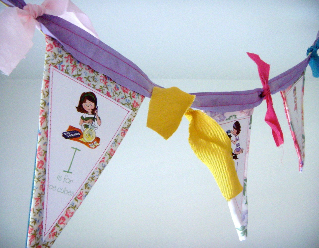 Bunting Banner, Custom, Fabric, Personalized Name - 5-6 flags, Birthday Party Decoration, Children's Room Decor, Nursery, Baby Shower