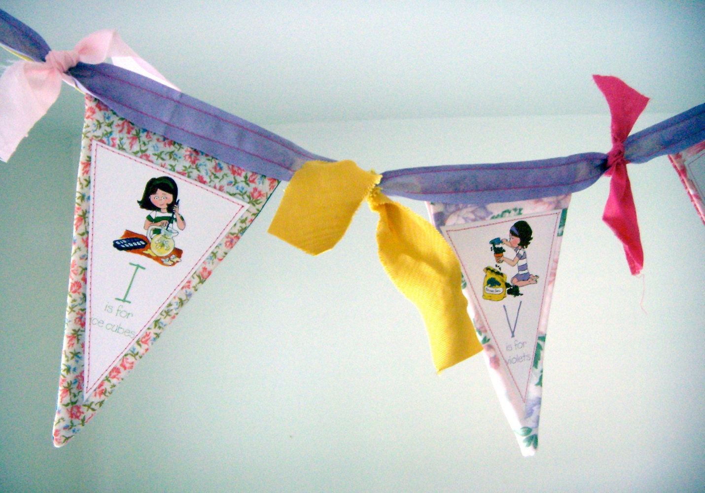 Bunting Banner, Custom, Fabric, Personalized Name - 5-6 flags, Birthday Party Decoration, Children's Room Decor, Nursery, Baby Shower