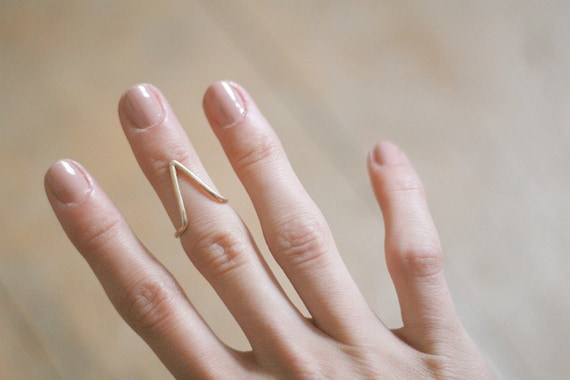 the mountain upper finger ring // bronze