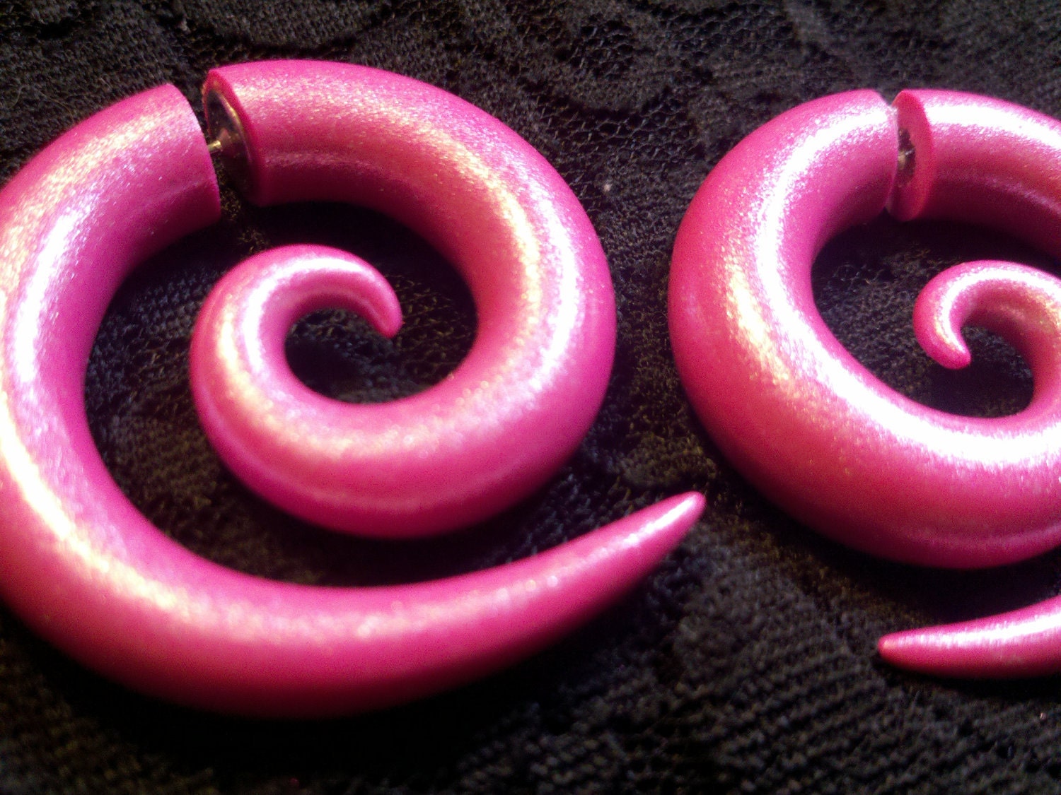 Fakers - Hot Pink Pearl - Earrings for Stretched Lobes - Faux Gauges