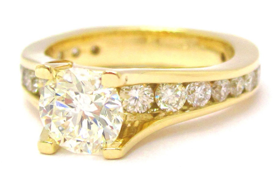 Round cut diamond engagement ring 2.35ctw yellow gold