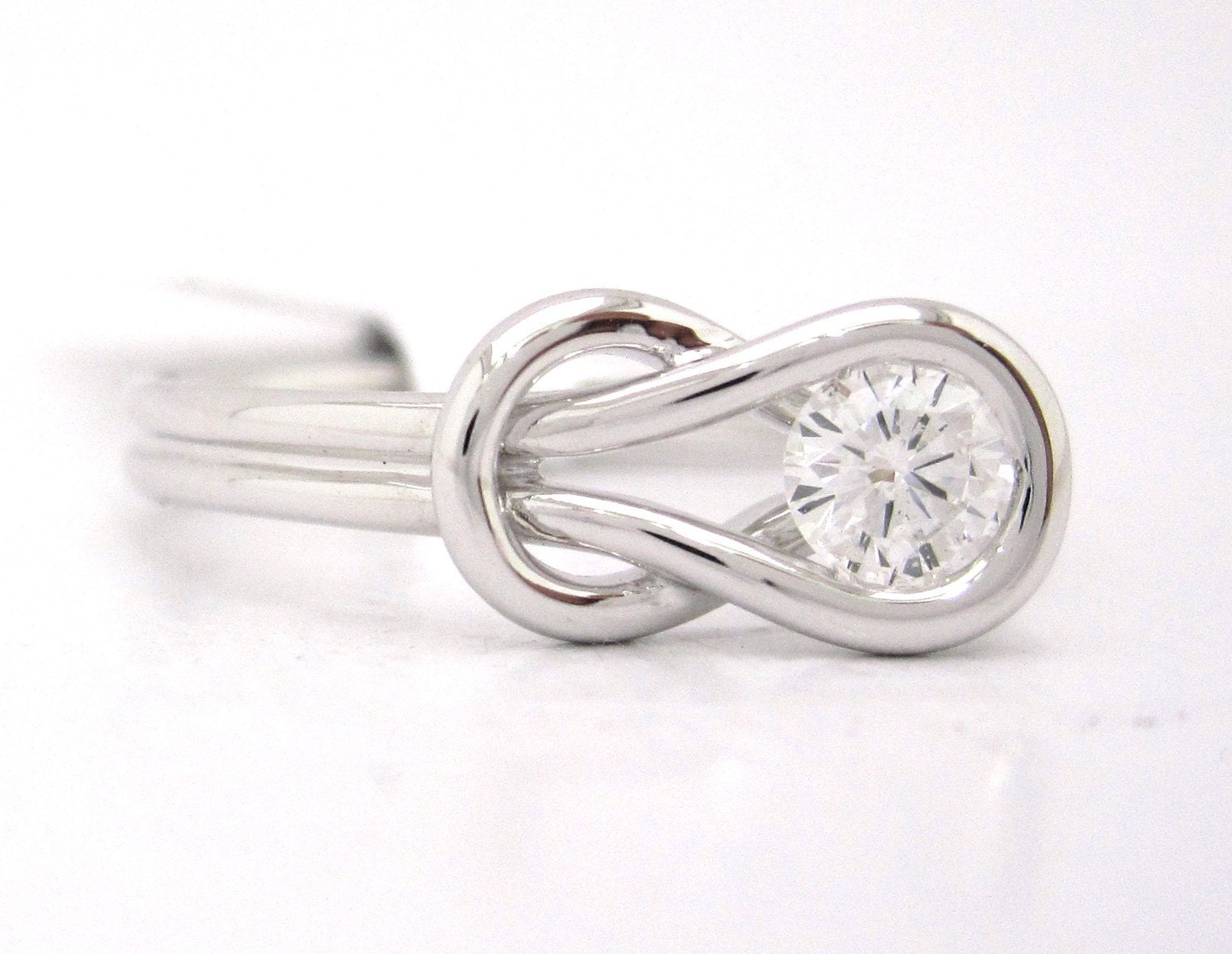 Round cut diamond engagement ring solitaire 0.33ctw