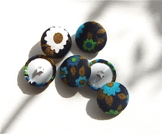 Vintage 1970s Navy Floral fabric covered buttons 22mm