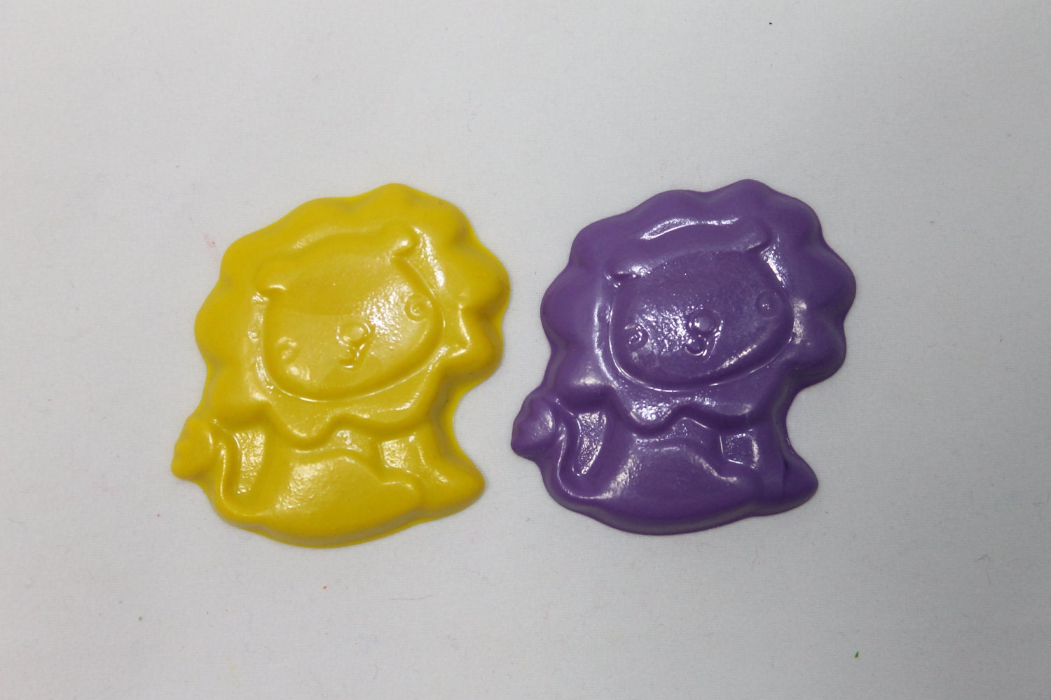 20 sets of 2 lion crayons - in cello bag tied with ribbon - 40 crayons - choose your colors