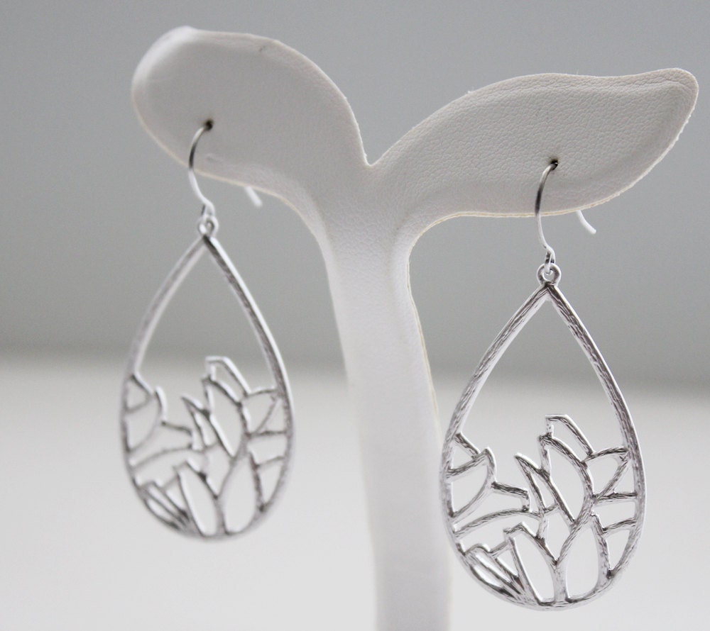 Silver Botanical Teardrop Earrings. Everyday Wear. Gift For Her. Simple and Chic (SER-08)