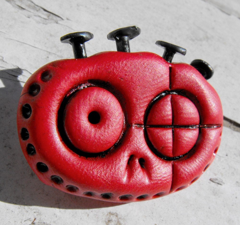 Red punky skull brooch with black nails