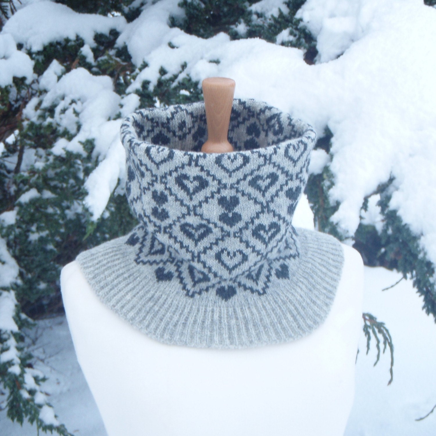 Heart Trellis Design Knitted Fairisle Neck Warmer Silver Grey/Gray
