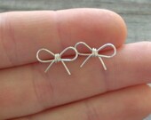 Silver wire Bow  Earrings.