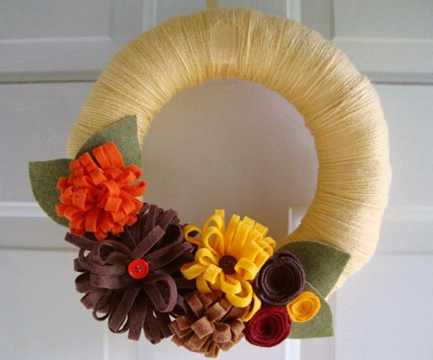 Yarn Wreath Fancy Fall Colors 12 inch