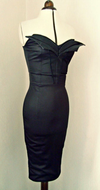 Varla super vamp wiggle dress