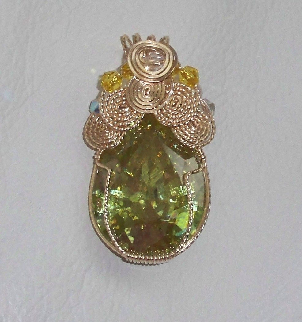 92 ct AAA CZ Pear Apple Green Peridot 14kt yellow gold Pendant