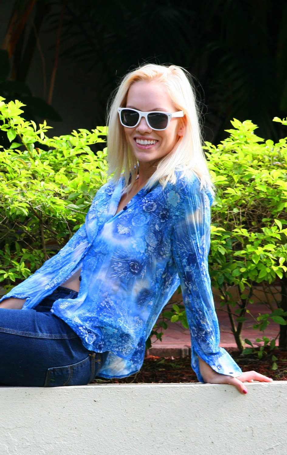 1970's Blue/White sheer button down long sleeve collared Floral