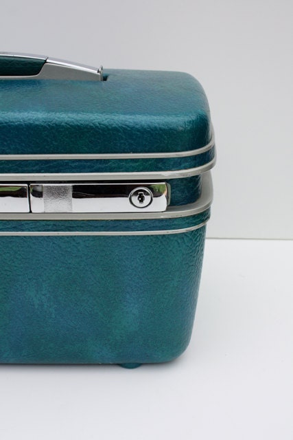Vintage Metallic TEAL Blue Samsonite Train Case with KEY