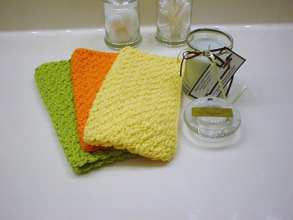 Crochet  Washcloths and Soy Candle