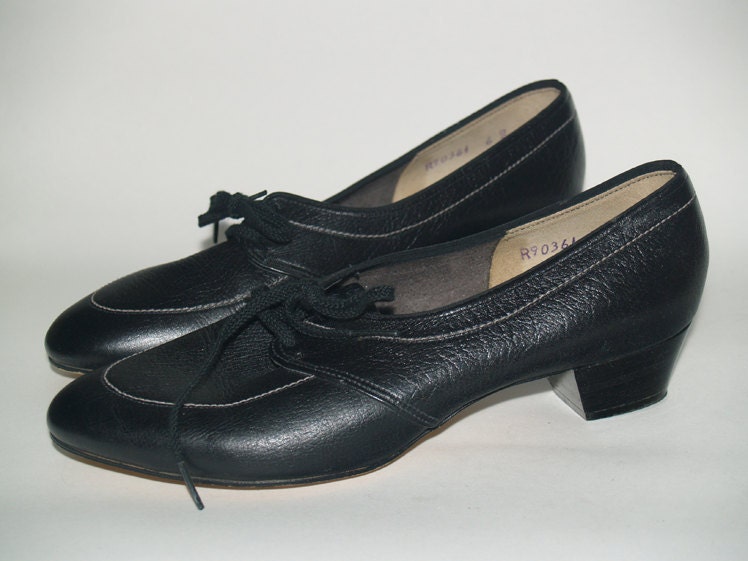SALE - Vintage Granny Oxford Black Lace Up Contrast Stitching Loafers Size 6 /6.5