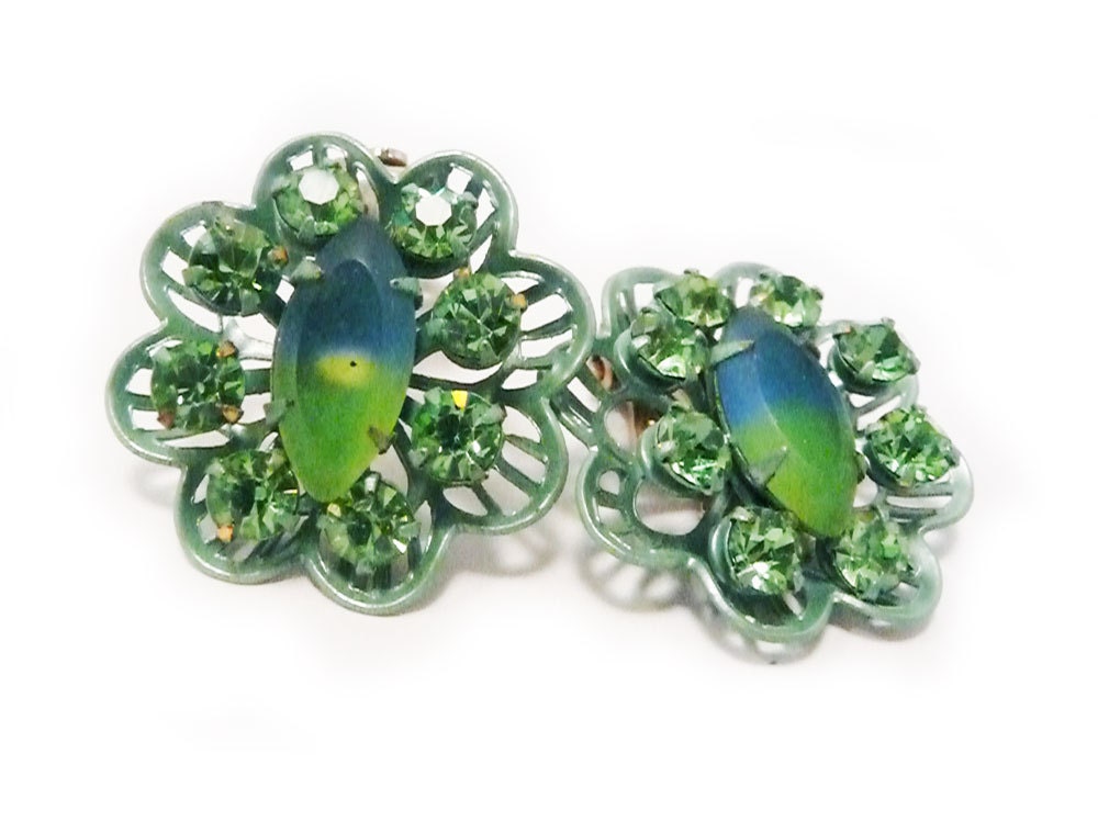 Green vintage earrings - emerald ombre rhinestone clip on