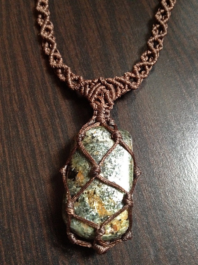Green Kynite Tumbled Crystal Macrame Necklace