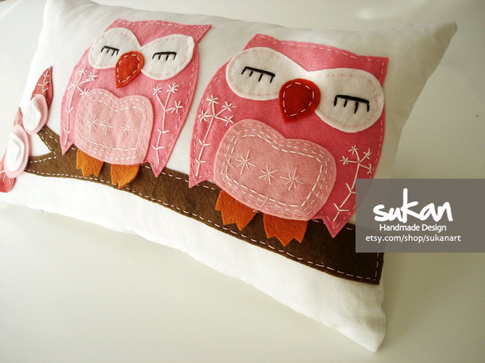 Sukan /  Pink Owls Pillow Cover - 12x20