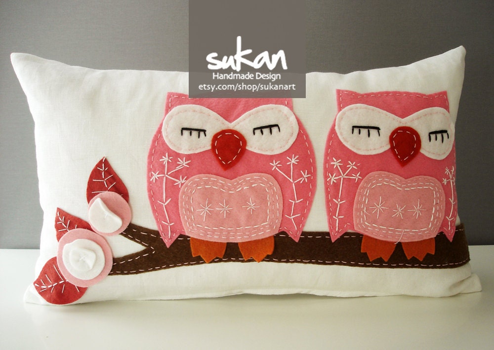 Sukan /  Pink Owls Pillow Cover - 12x20